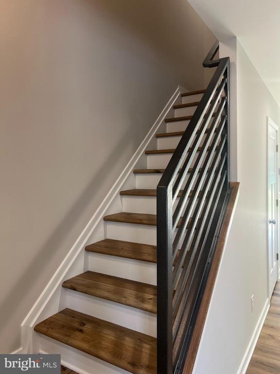 Building Photo - 350 W 11th St