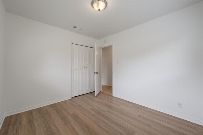 Building Photo - 7009 Isabelle Dr