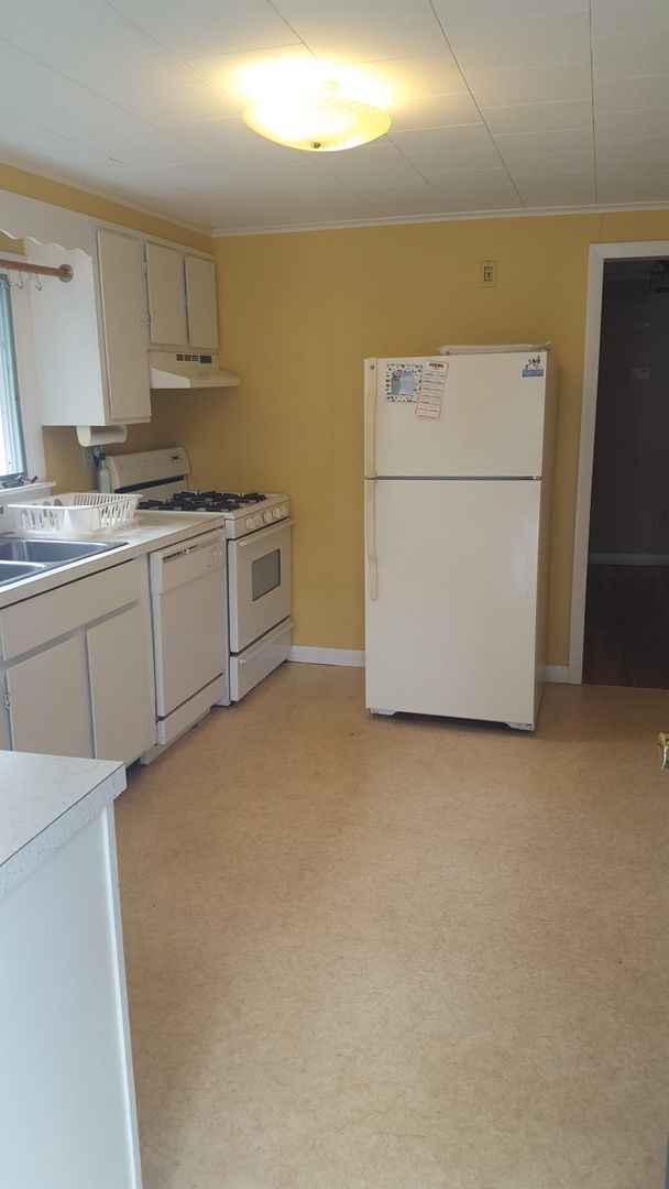 Building Photo - ***Please Respond Directly to the Online Listing, Calls May Not Be Returned***