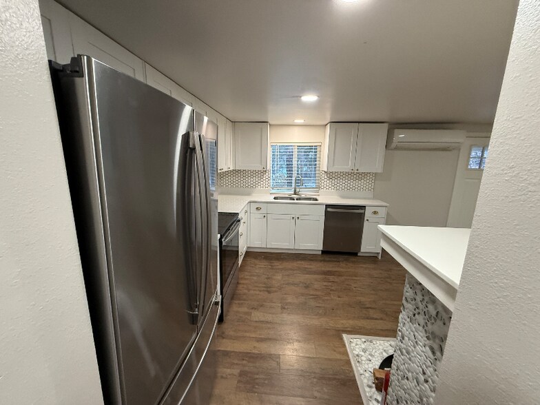 Building Photo - 8255 Oak St