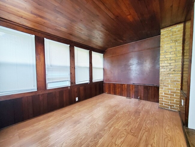 Building Photo - 3 bed - 1.5 Bath Cape Cod for Rent