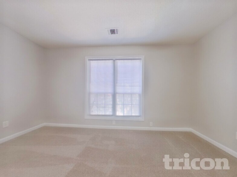 Building Photo - 3070 Country Farms Dr