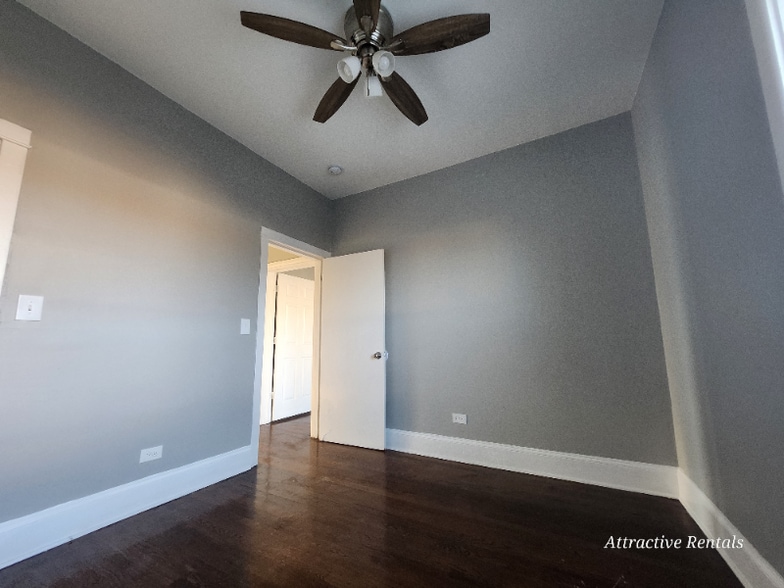 Building Photo - 4530 S Calumet Ave
