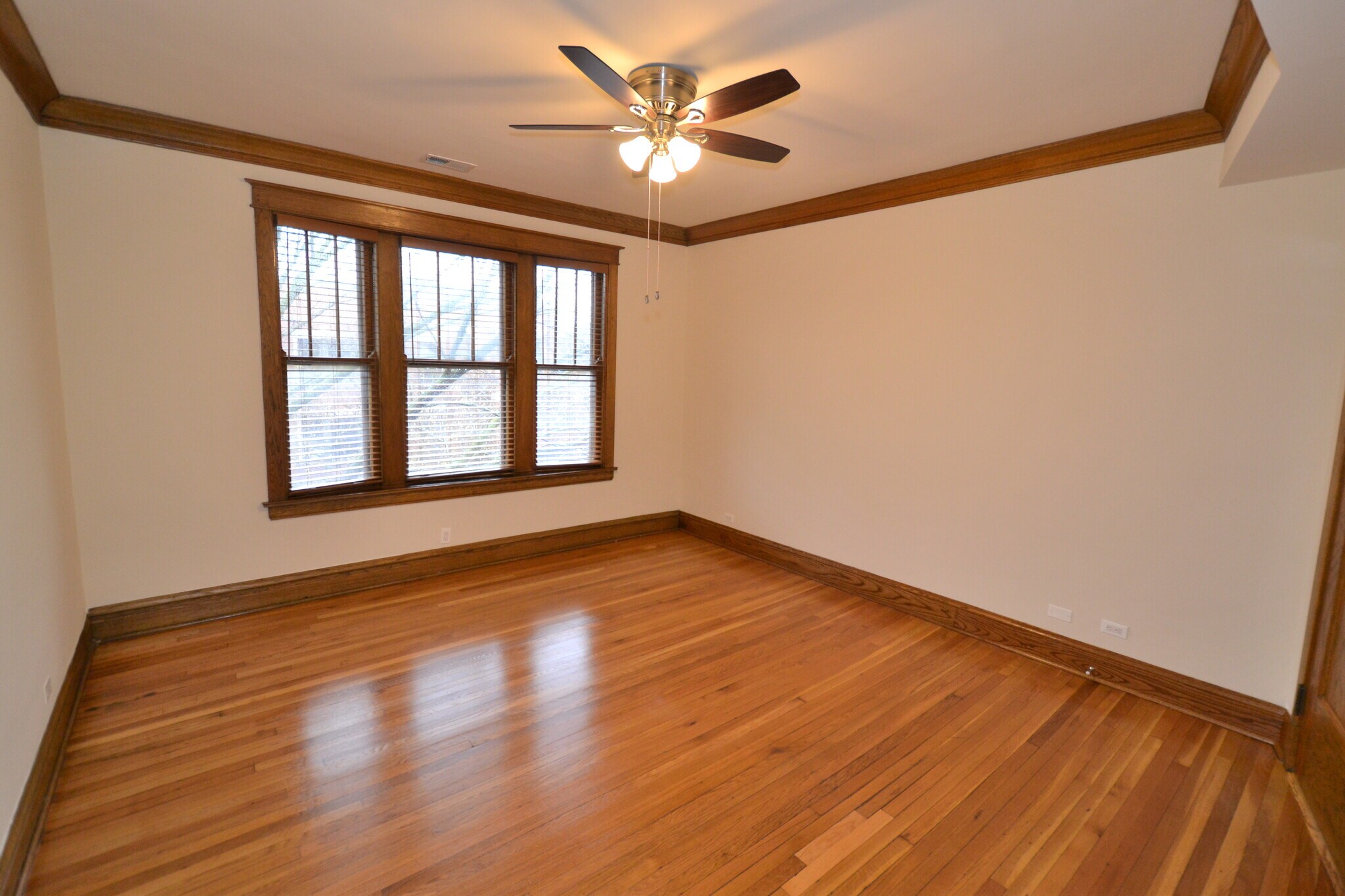 Building Photo - 3767 N Lakewood Ave