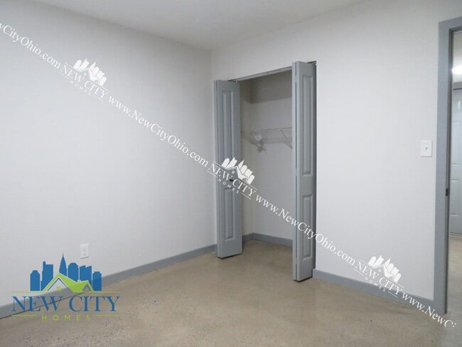 Building Photo - 2085 Building - New Rennovated 1 & 2 bedrooms starting at $989!