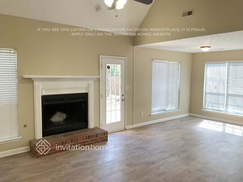 Building Photo - 552 Horseshoe Cir