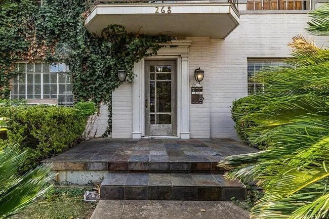 Building Photo - 268 E Lullwood Ave