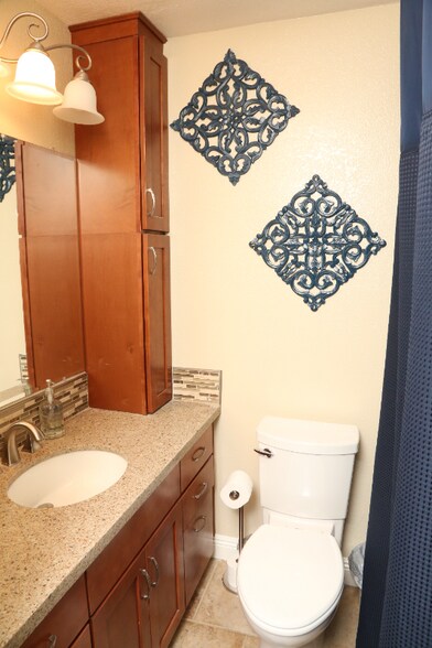 Building Photo - 1265 Kendall Dr