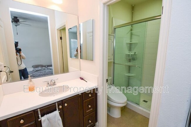 Building Photo - 527 Elm Cottage Ct