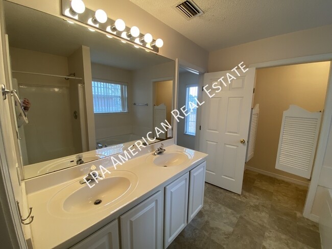 Building Photo - ***MOVE IN SPECIAL- First Full Month Rent ...