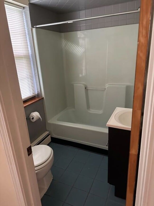 Building Photo - Large 1br in Townhome with Garage and Deck(Heat Included)