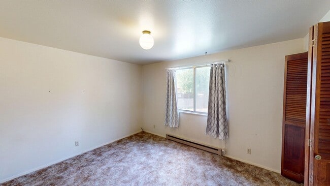 Building Photo - 2 bedroom duplex in quiet cul-de-sac