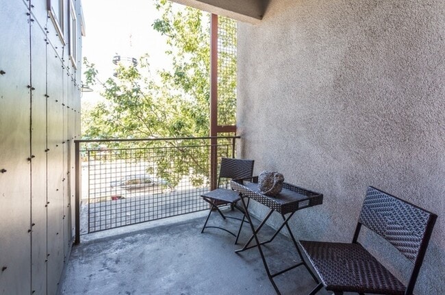 Building Photo - EPIC REA:  2BR/2B Beautiful Condo w/ 2 Parking Spaces in the Heart of Emeryville