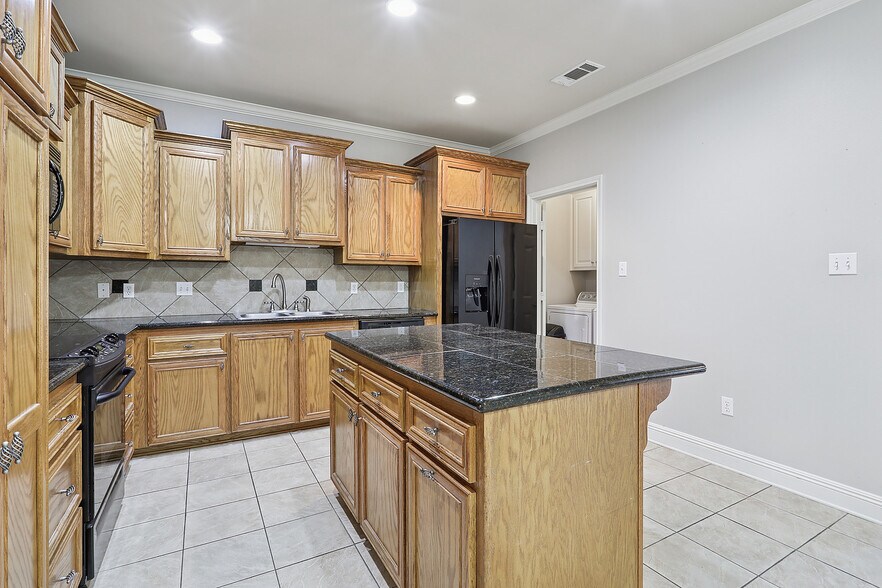 Building Photo - 11510 Southfork Ave