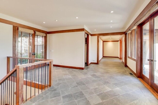 Building Photo - 28 Meadow Rd