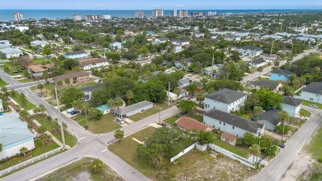 Building Photo - 2 Bed 1.5 Bath Jax Beach - Walk to the Beach- Newly remodeled