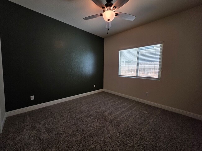 Building Photo - 3 bedroom 2 Bathroom in desirable NW Visal...