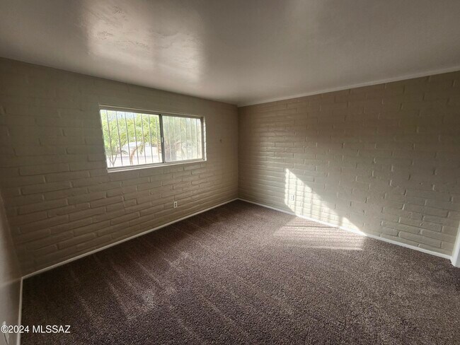 Building Photo - 3565 E Calle del Prado