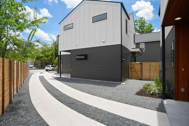 Building Photo - 913 Capitol Ct