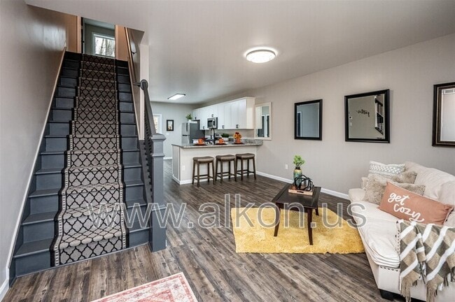 Building Photo - 554 Frayne St