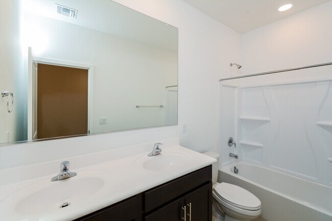 Building Photo - 19901 W Badgett Ln