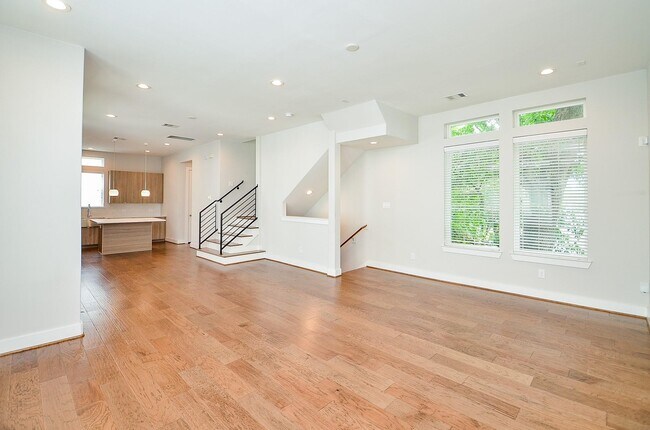 Building Photo - 5903 Val Verde St