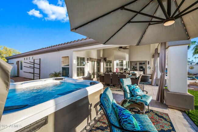 Building Photo - 1817 E Willow Tree Ct