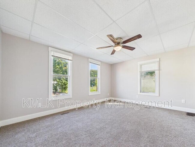 Building Photo - 428 Allyn St