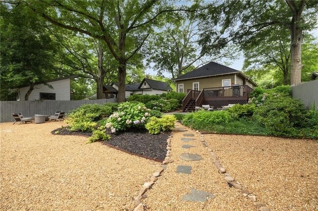 Building Photo - 28 Clay St SE