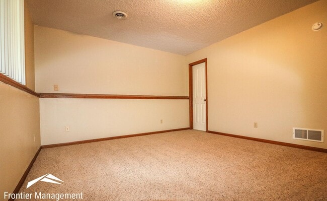 Building Photo - Beautiful duplex located in the hills of West Manhattan!