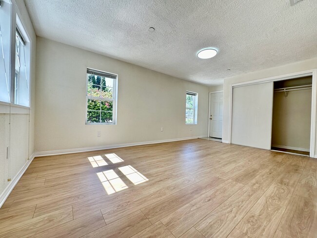 Building Photo - 7755 Mango Ave