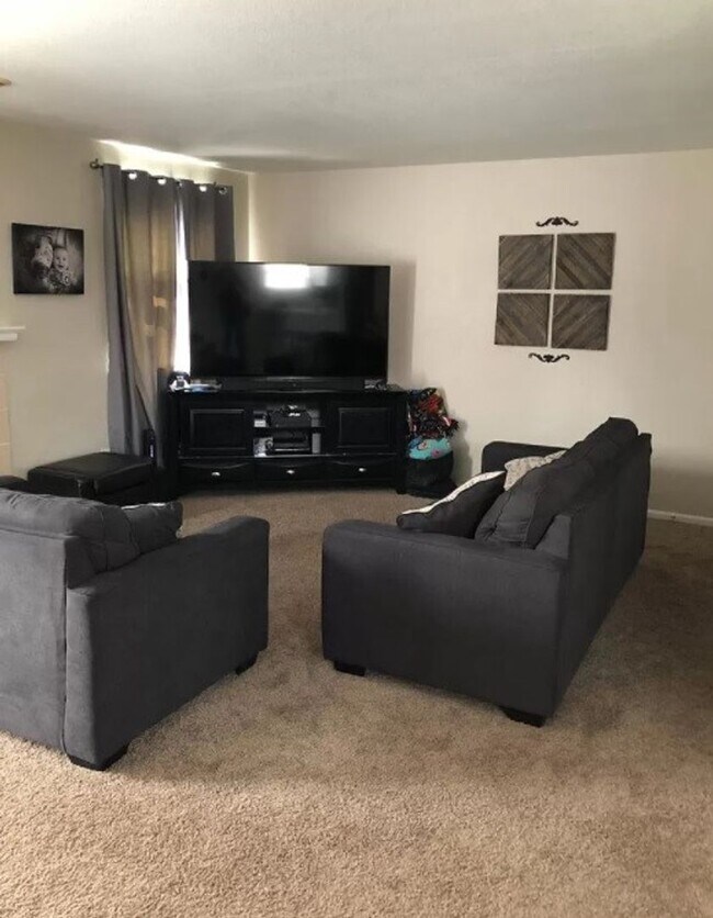 Building Photo - **Move-In Special** Cute Lafayette Duplex ...