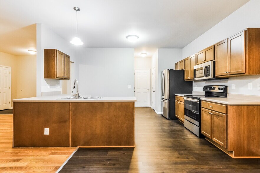 Building Photo - 705 Marjam Ln