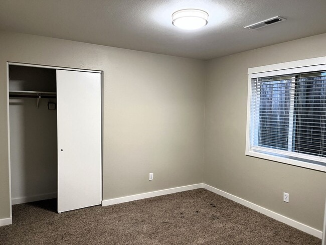 Building Photo - Newley updated 3-bedroom home features fen...