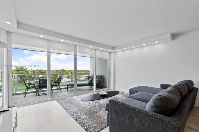 Building Photo - 5700 Collins Ave