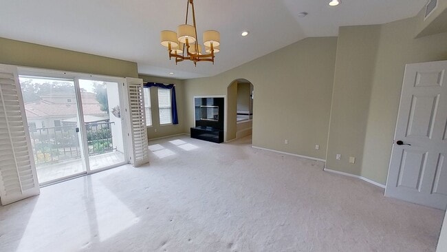 Building Photo - Spacious 4 Bed / 3 Bath Winchester Commons Home!