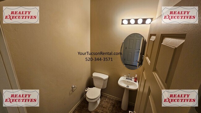 Building Photo - Wentworth Rd South - 4 Bedrooms 2.5 bathrooms, 3 car garage and large fenced yard