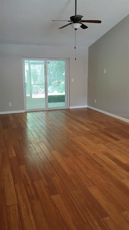 Building Photo - 137 Creekside Way