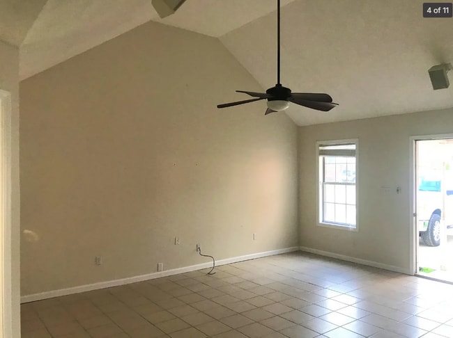 Building Photo - 123 Willow Creek Rd