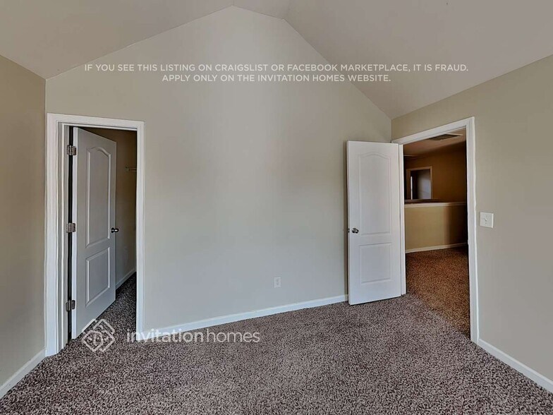 Building Photo - 3967 Rosebud Park Dr