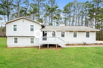 Building Photo - 4 Bedroom Pet-Friendly Home in NEWNAN, GA with Main Street Renewal