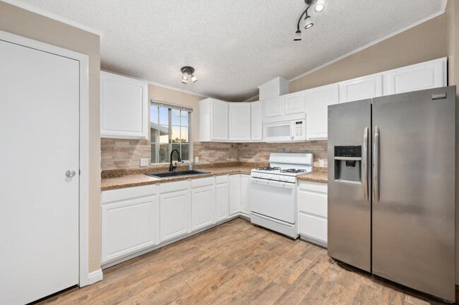 Building Photo - 45433 Witten Dr