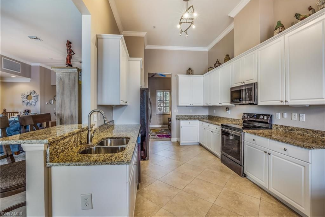 Fully stocked kitchen all new Samsung appliances - 16570 Goldenrod Ln