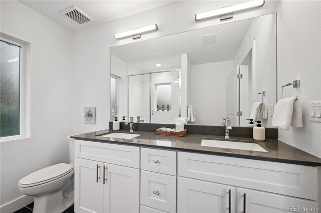 Building Photo - Like New Berkeley Home Available | Blocks from Regis University | TWO WEEKS FREE & $1000 Deposit ...