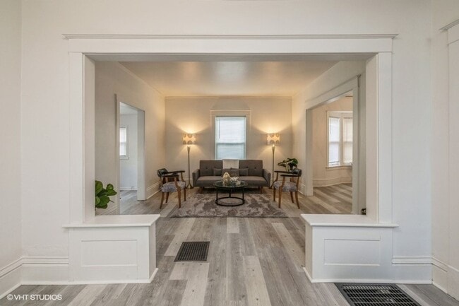 Building Photo - 3 Bedroom Large House for Rent