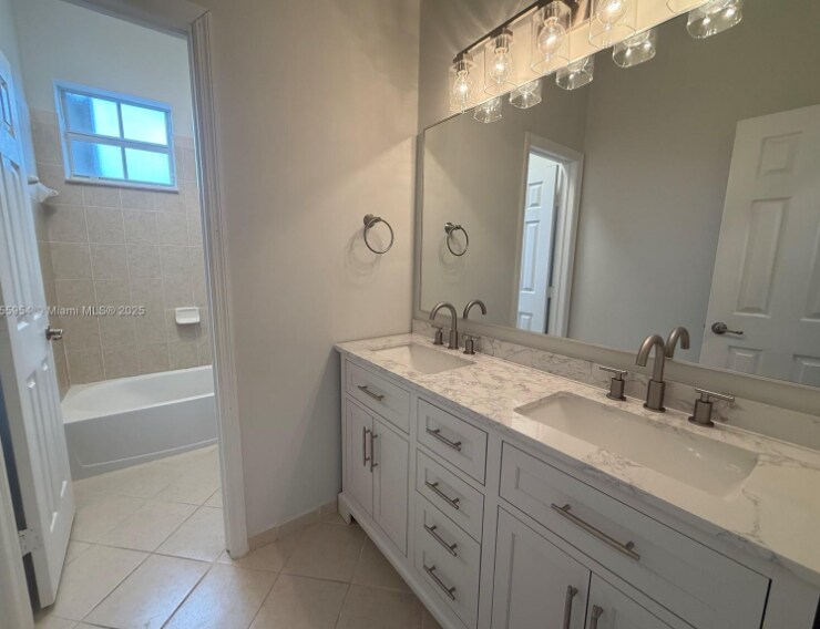 Building Photo - 2479 NE 4th St