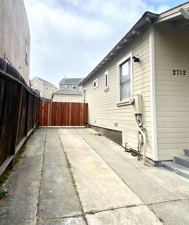 Building Photo - Nice 2 bed 1 bath House in Richmond with Garage - COMING SOON !!