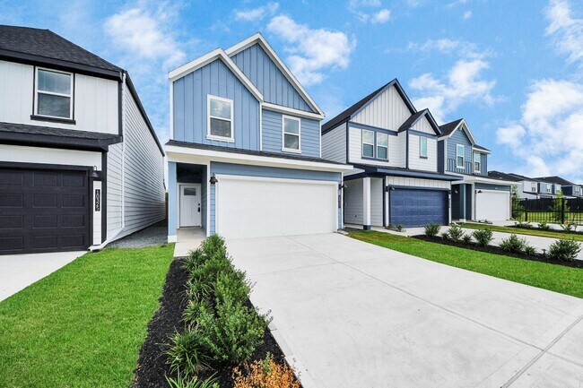 Building Photo - 10327 Sylvan Wds Trl