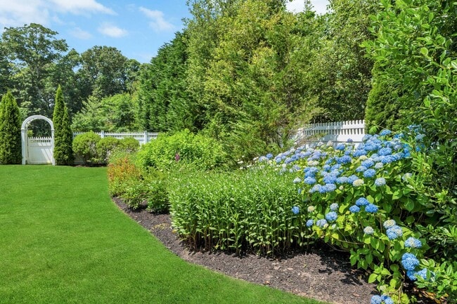 Building Photo - 21 Barn Ln