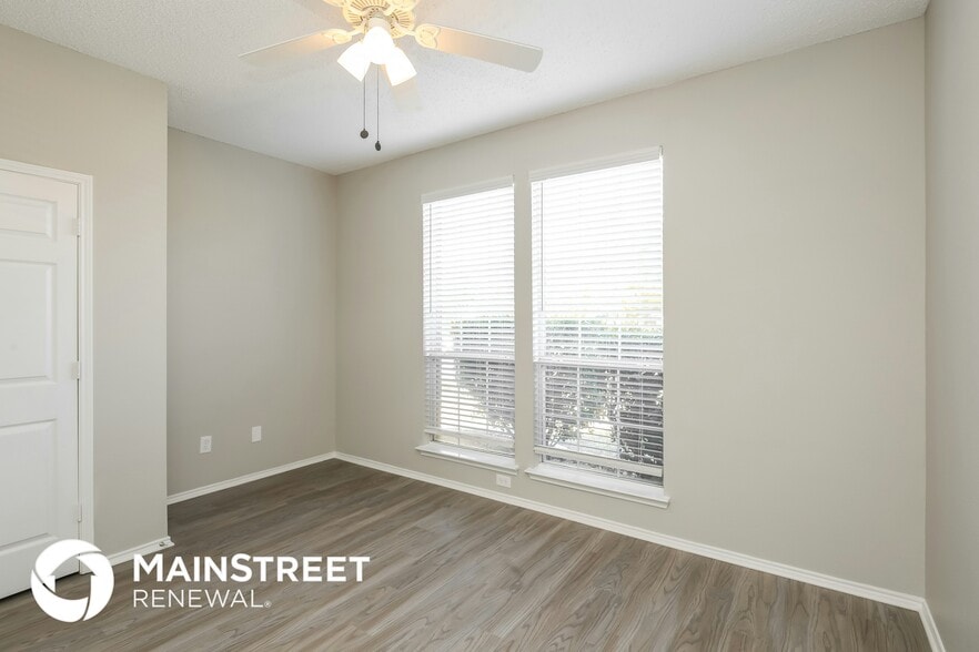Building Photo - 304 Emery Oak Ct